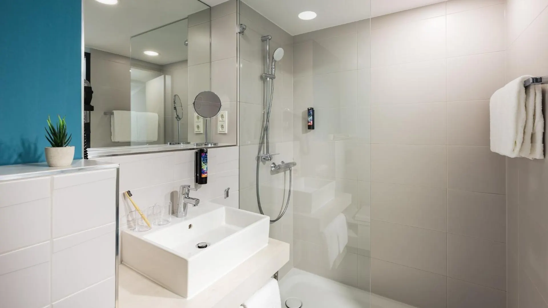 Otel Holiday Inn - The Niu, Seven Dusseldorf Ost By Ihg